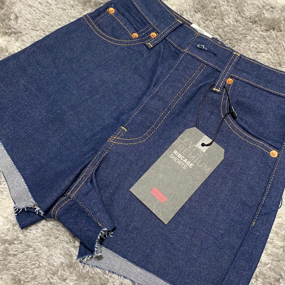 Levi’s Fridge Pocket Ribcage cutoff size 26 - Picture 2 of 6